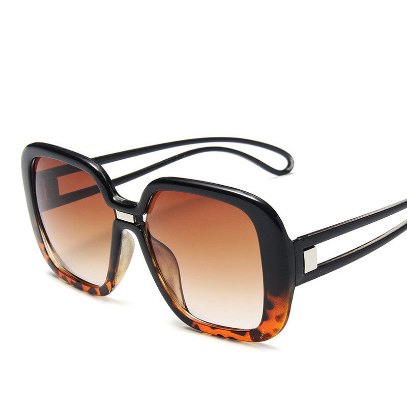 Large frame sunglasses with gradient sunglasses