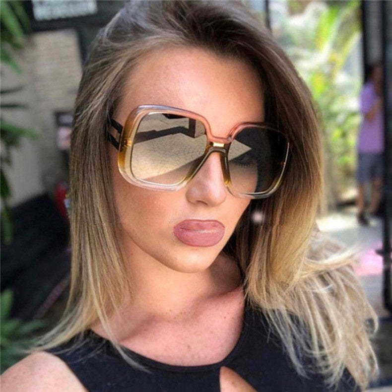 Large frame sunglasses with gradient sunglasses