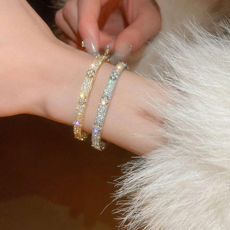 Versatile Temperament Bracelet